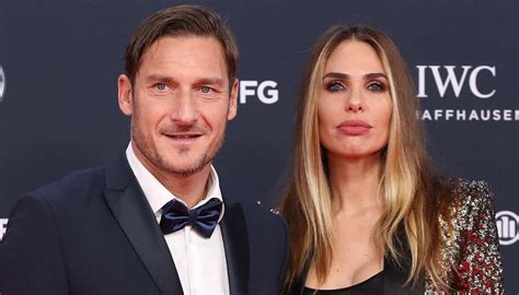 Ilary Blasi e Totti contro “Gente” per la copertina di Chanel